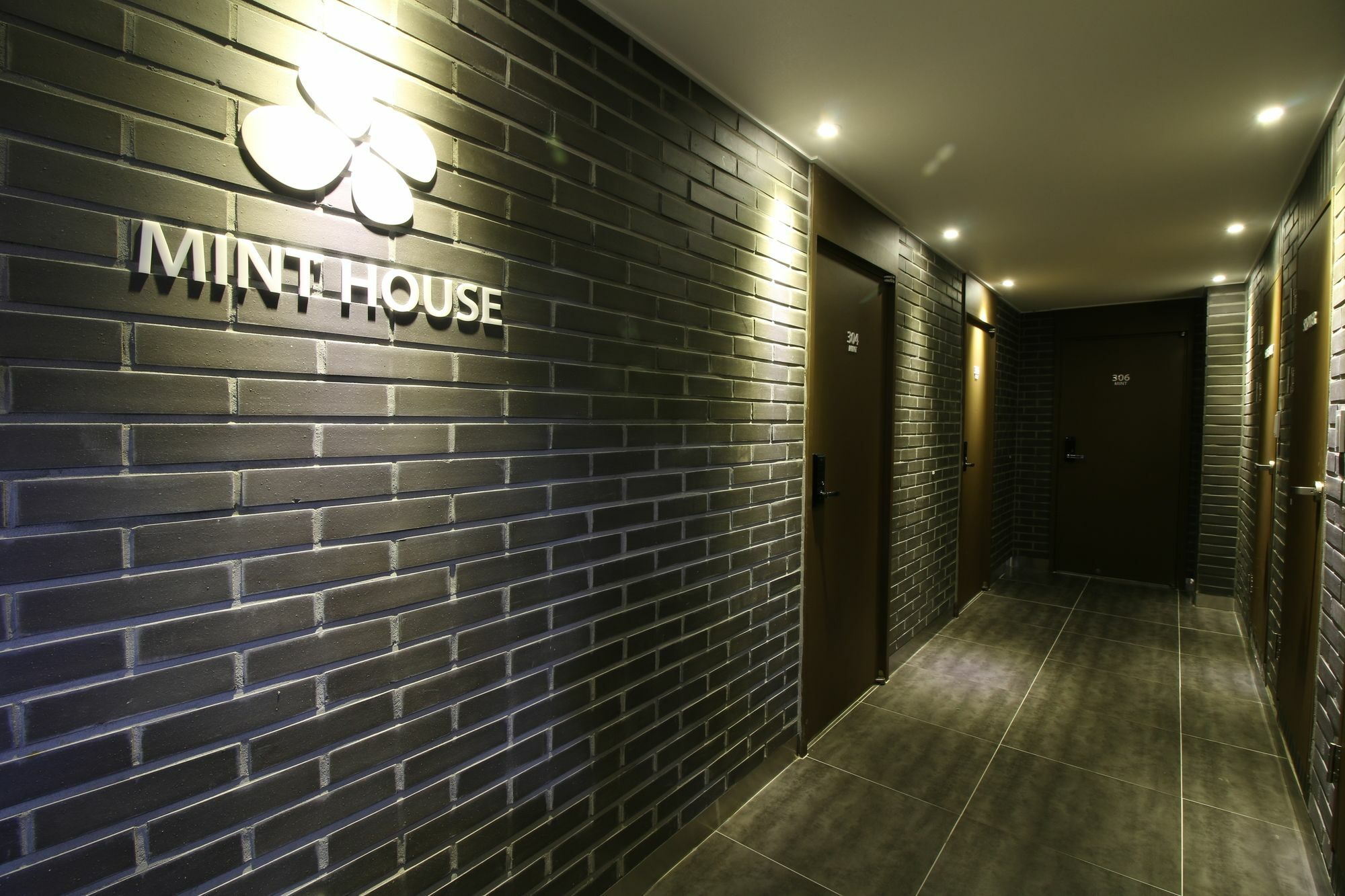 Mint House - Female Only Hotell Busan Exteriör bild